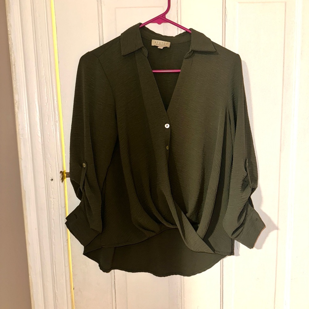 BEST OFFER accepted by 4/18- Status by Chanault Blouse- XS